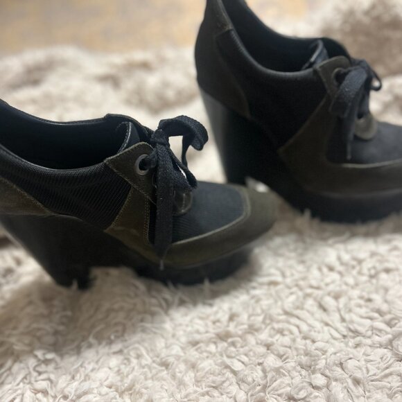 Burberry Platform Heels - Picture 3 of 12